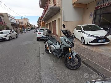 Honda X-ADV 750 Pari al nuovo Km16.000 Certif.