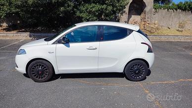 Lancia Ypsilon 1.2 69 cv 5 porte anno 2015
