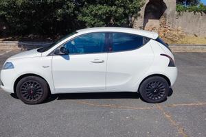Lancia Ypsilon 1.2 69 cv 5 porte anno 2015