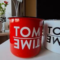 2 TAZZE IN LATTA "TOM TIME"