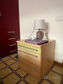 Comodino con 3 cassetti