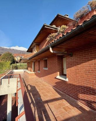 Appartamento di 137 m² con più di 5 locali e box a