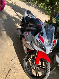R 125