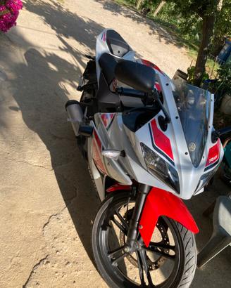 R 125