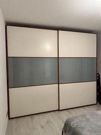 Armadio con ante scorrevoli