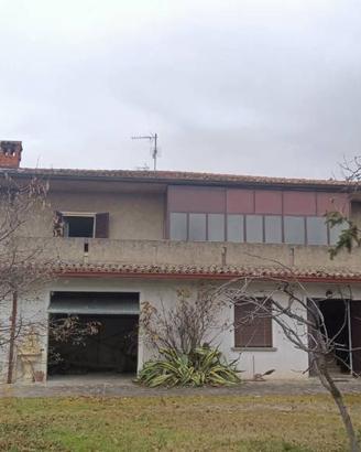 Casa indipendente di 350 m² con 4 locali e box aut