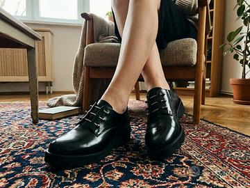 Scarpe tipo Oxford in pelle  nuove tg 37