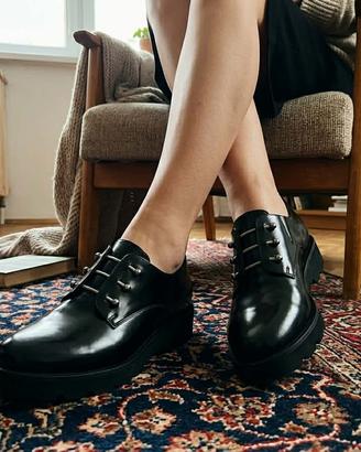 Scarpe tipo Oxford in pelle  nuove tg 37