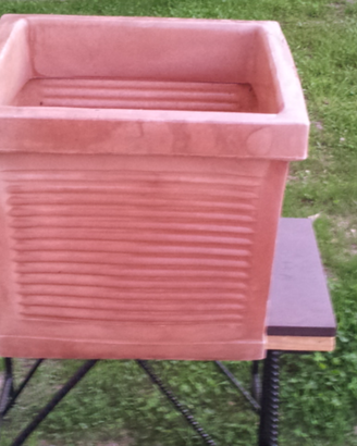 Vasi quadrati in resina