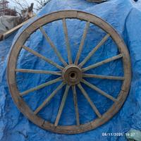 coppia di ruote di carro diametro cm.110. Visibili