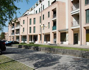 Ufficio in zona centrale con posti auto esclusivi