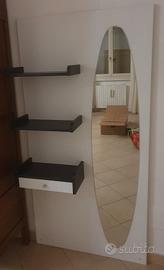 parete con specchio cassetto e pensili