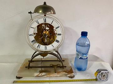 Antico orologio da tavolo