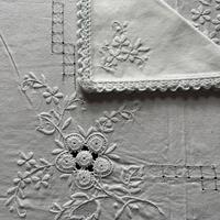 Tovaglia ricamata a mano