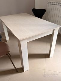 Tavolo in legno effetto marmo bianco