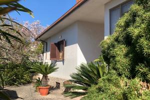 Villa con giardino e frutteto