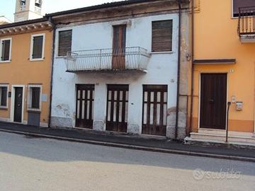 Casa da ristrutturare centro San Giovanni Lupatoto