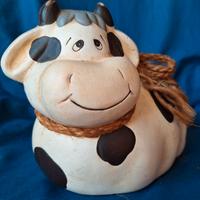 Salvadanaio a forma di mucca.