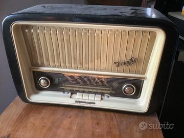 Radio a valvole Telefunken funzionante