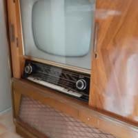 Mobile radio televisione d'epoca