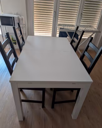Tavolo e sedie Ikea