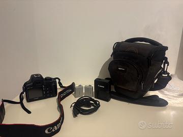 Canon EOS 1000D reflex + Obiettivo 18-55mm + acces