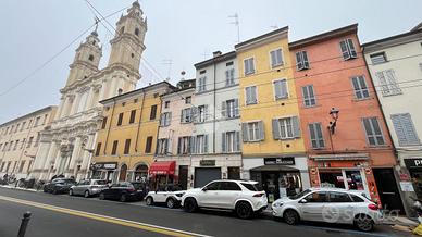2 LOCALI A PARMA