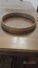 Antico telaio da ricamo in legno.