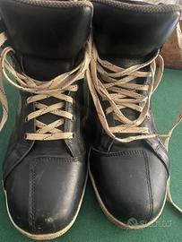 Scarpe moto pelle traforata