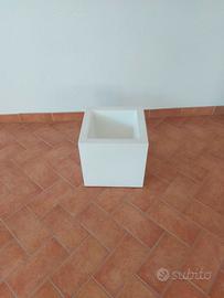 Porta vaso da esterno in resina bianco