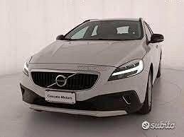 Volvo v40 cross country musata frontale