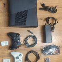 XBOX 360 S 250 Giga + 2 joypad + giochi