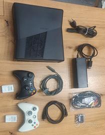 XBOX 360 S 250 Giga + 2 joypad + giochi