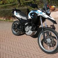 BMW G650GS Sertão con set valigie originali