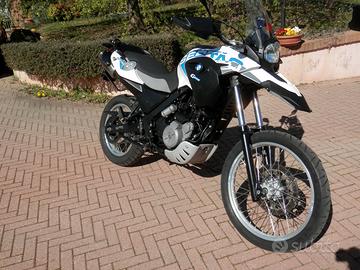 BMW G650GS Sertão con set valigie originali