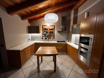Cucina in legno rovere massello top in Corian