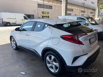 Toyota C-HR 1.8 hybrid - 2017