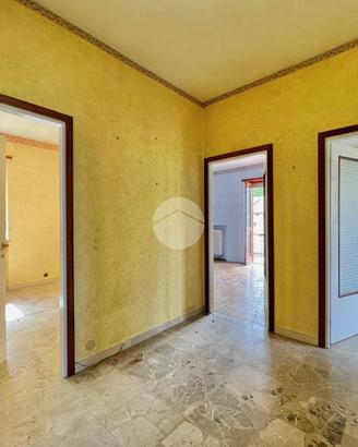 3 LOCALI A TRAVES