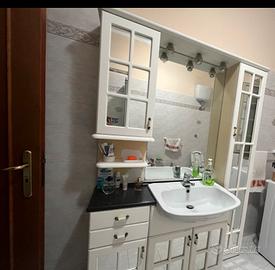 Lavabo e mobile bagno