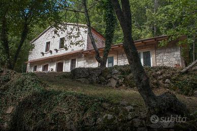 Villa antica nel parco nazionale del Matese