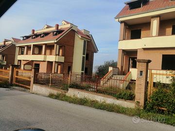 Complesso di 13 ville a schiera