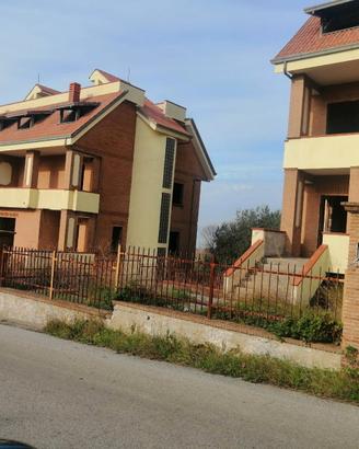 Complesso di 13 ville a schiera