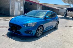 Focus ST line