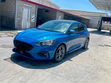 Focus ST line