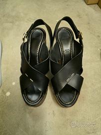 Sandali Clog in Pelle Nera con Tacco in Legno 