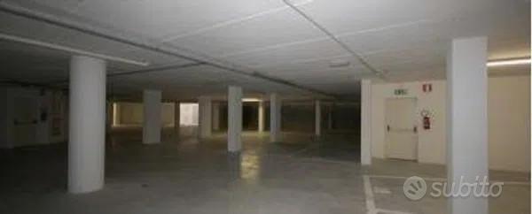 Posto auto coperto zona pispini