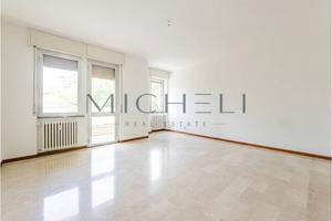 Appartamento di 116 m² con 3 locali e posto auto a