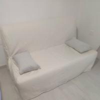 Divano letto come nuovo.