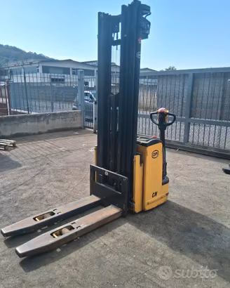 transpallet stoccatore elettrico om 14 quintali