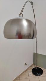 Lampada da terra ad arco (Tomasucci)